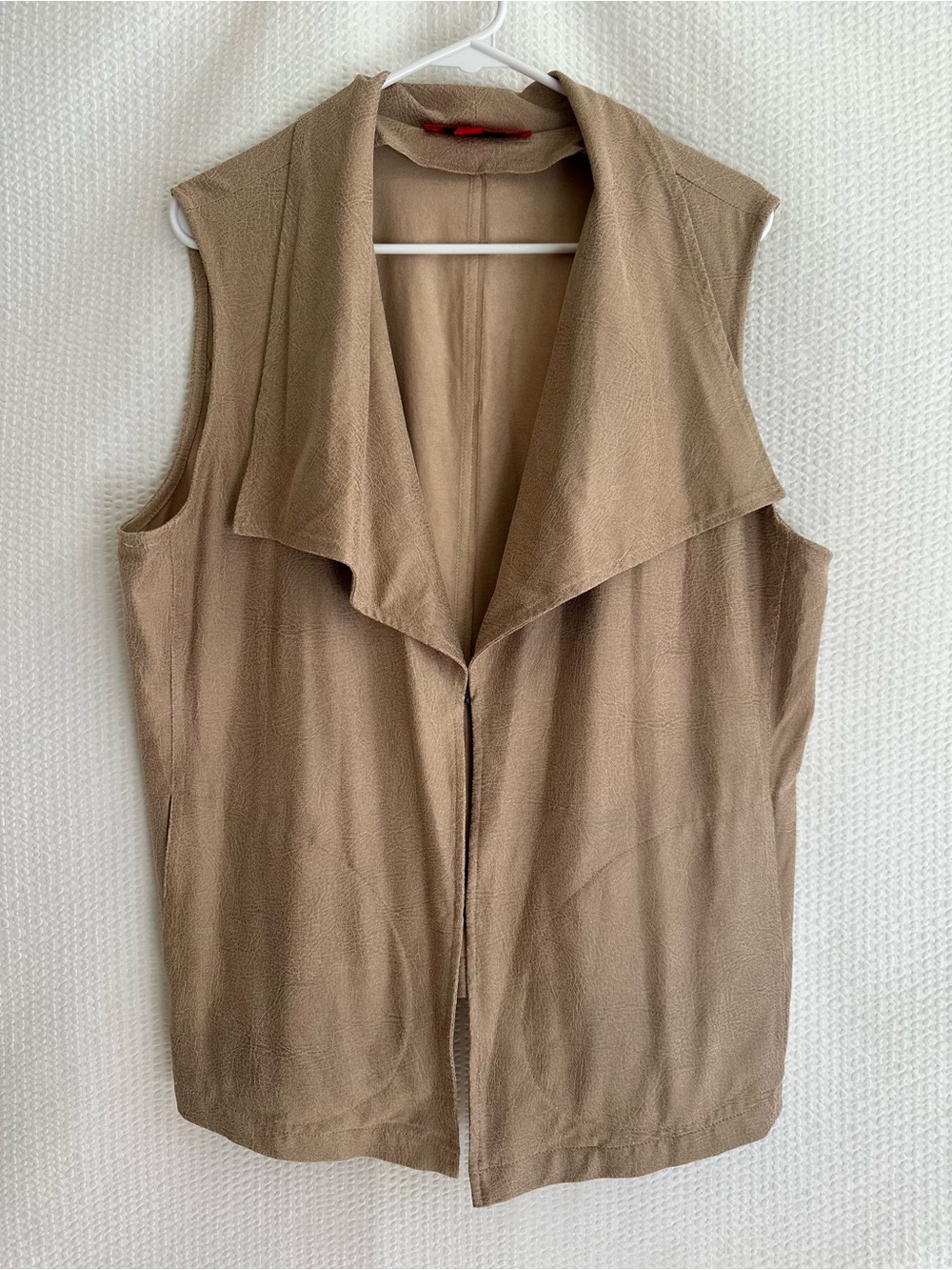 Belle Gray by Lisa Rinna Women’s Faux Leather Drape Front Vest Jacket Tan Large